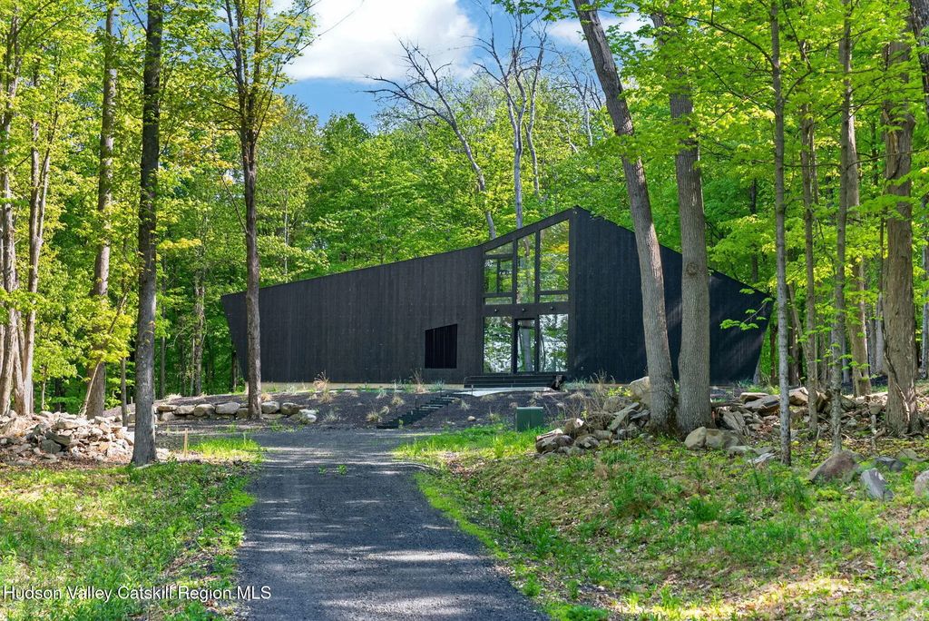 400 N Elting Corners Road, Highland