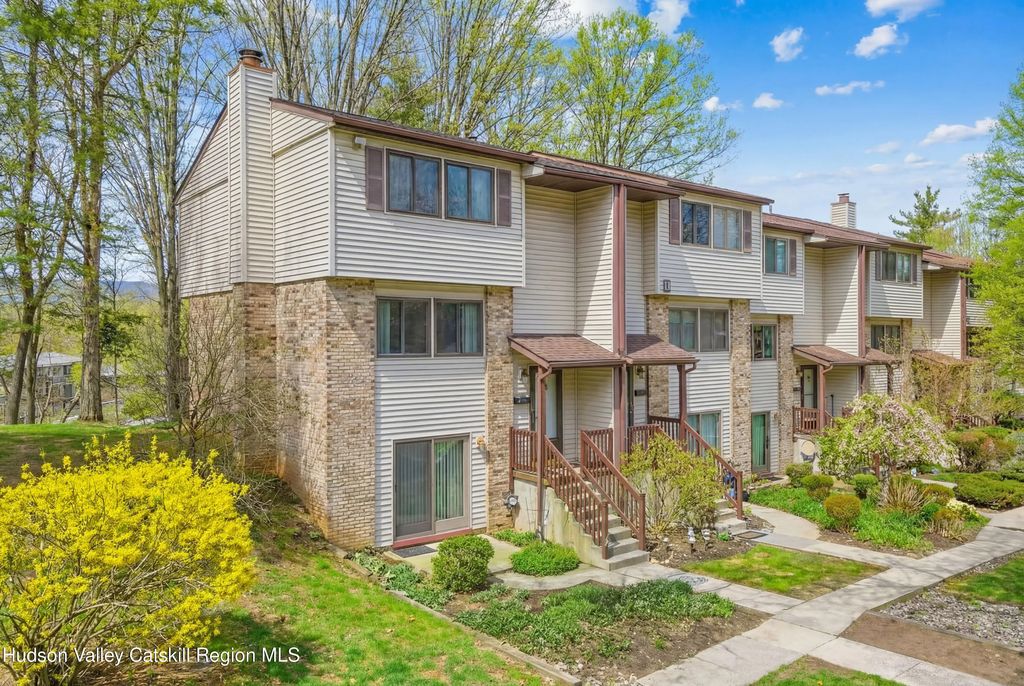 255 Village Court, Kingston