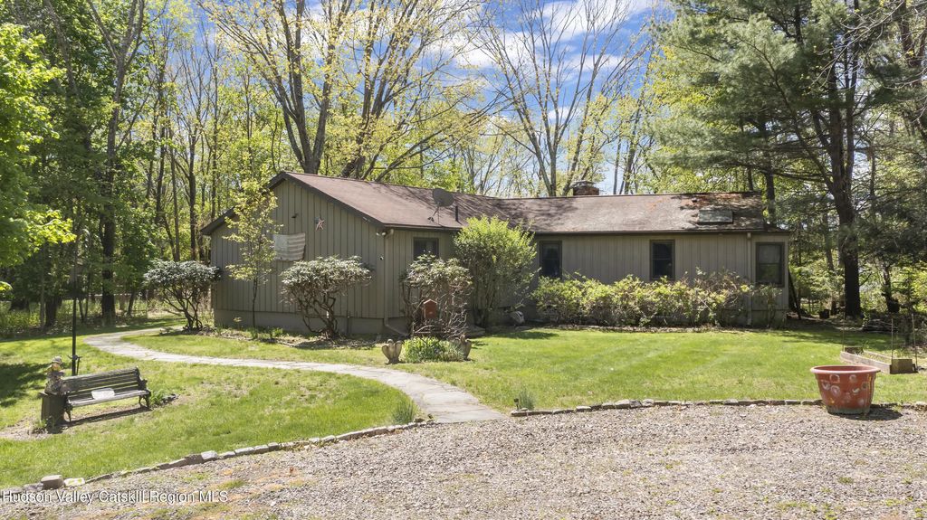 2407 Cr 7, Copake