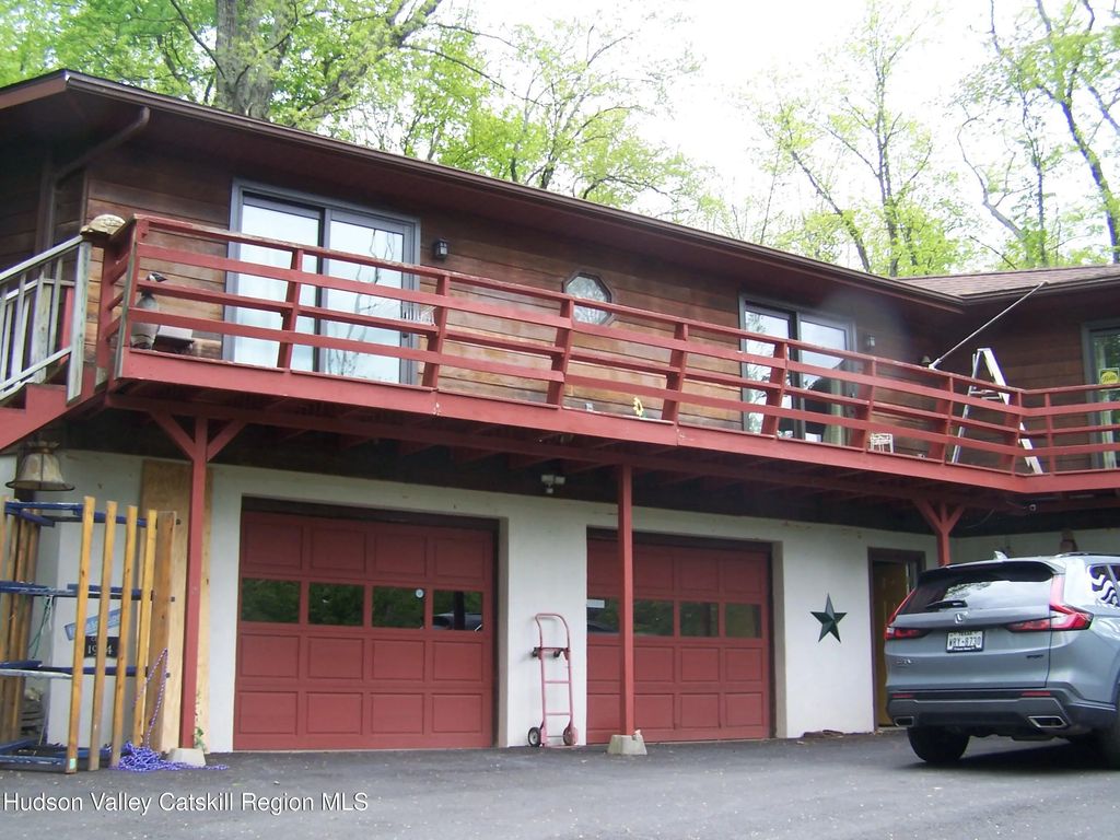 12 Mountain Valley Road, Boiceville