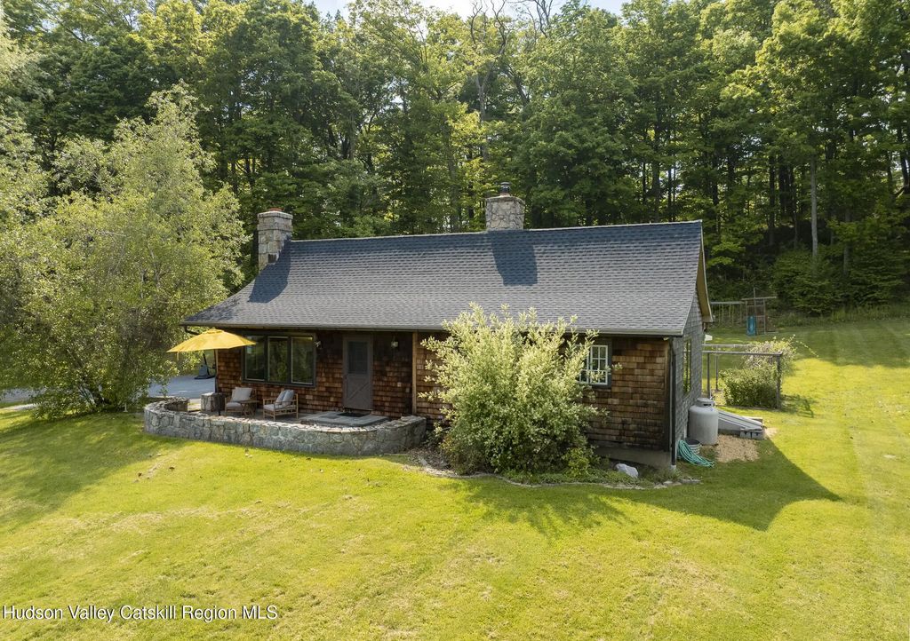 3881 U.s. 44 Route, Millbrook