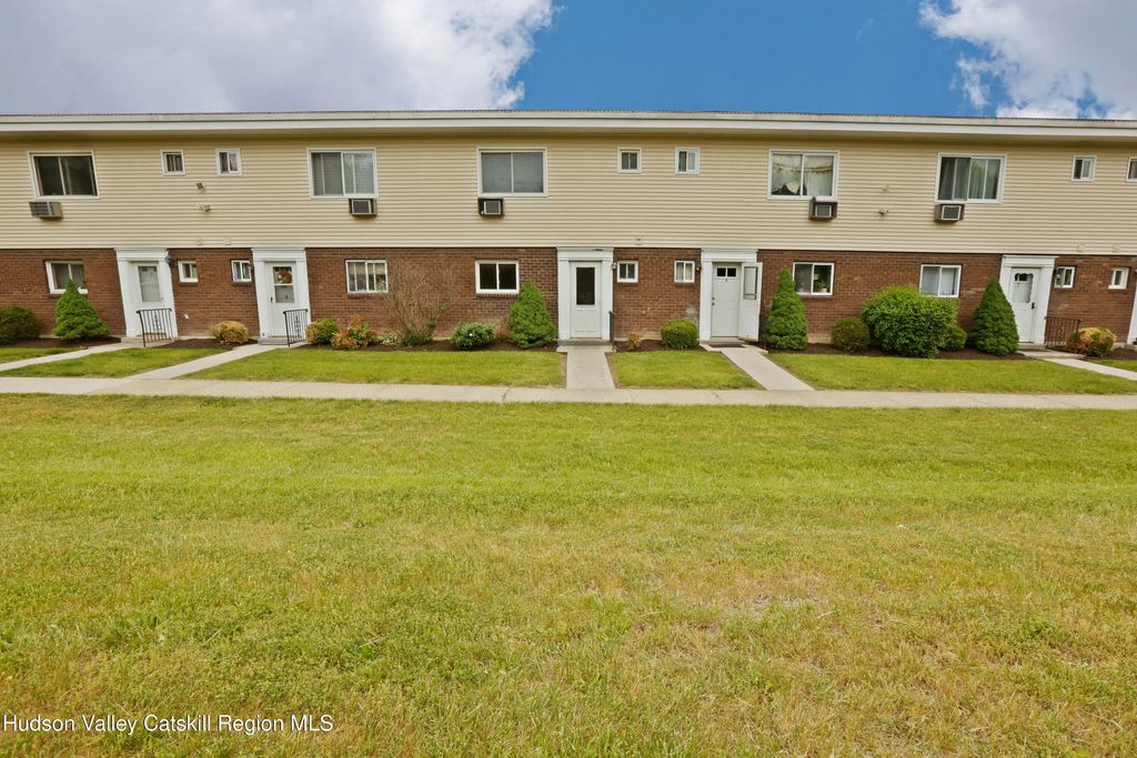 881 Albany Post Road 5, New Paltz