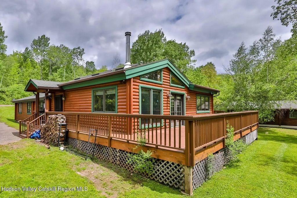 25 Looking Glass Road, Hunter