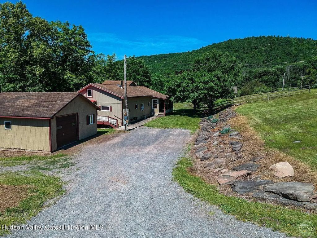 13681 New York 23, Prattsville