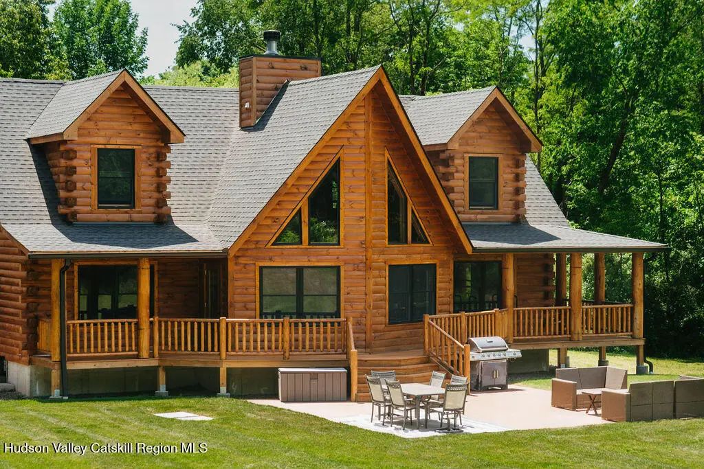76 Woodlands Trail, Clinton Corners