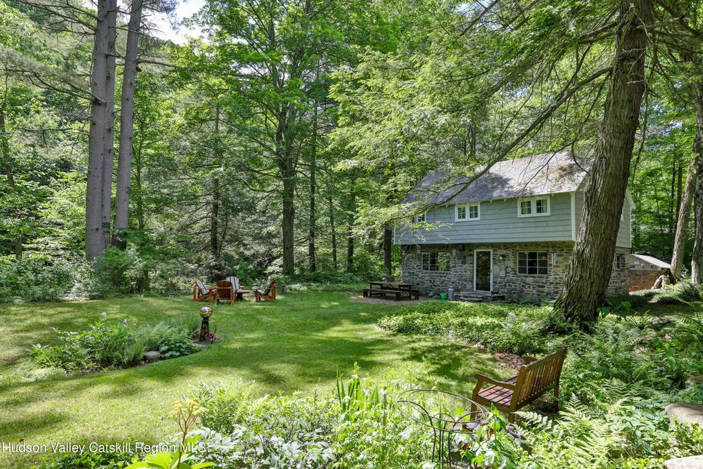 945 Woodland Valley Road, Phoenicia