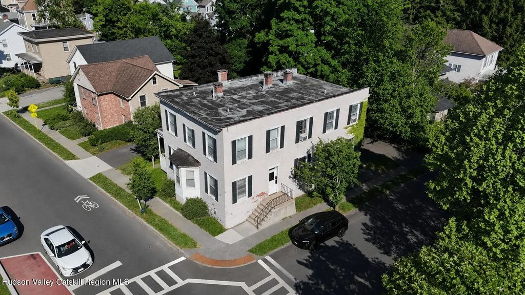 86 Pine Street, Kingston