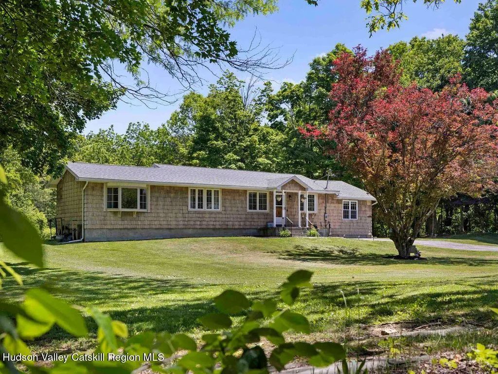 284 Tuckers Corners Road, Highland