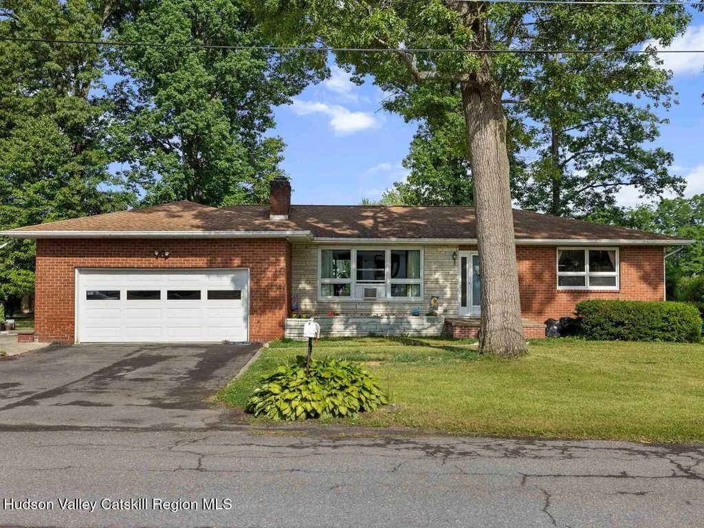 12 Ebel Court, Saugerties