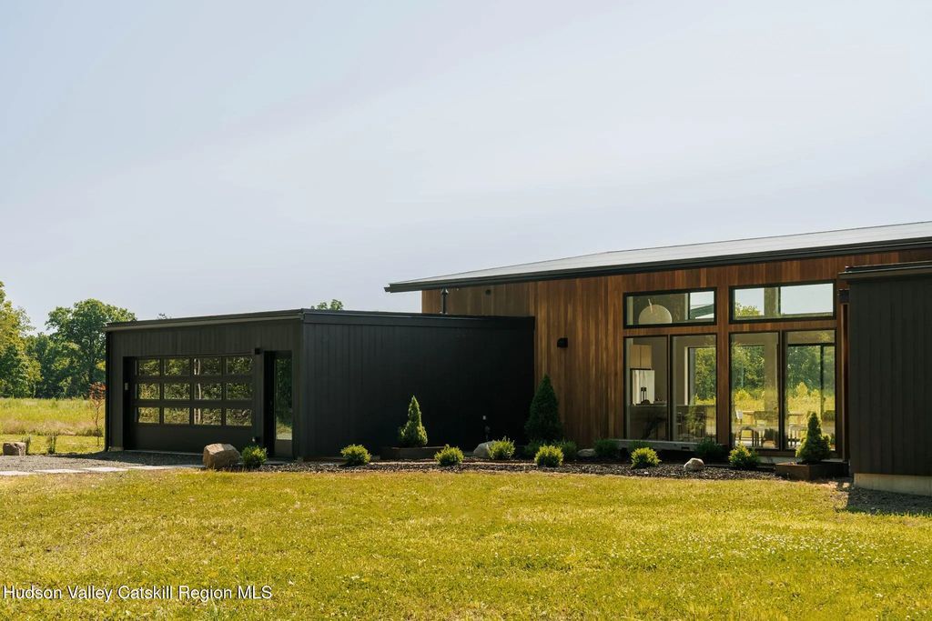 11 Franklin Lane, Accord