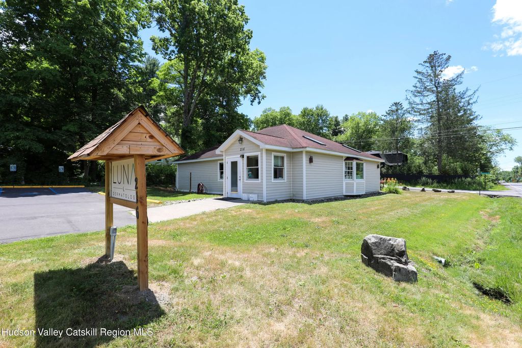 216 Ny-32, New Paltz