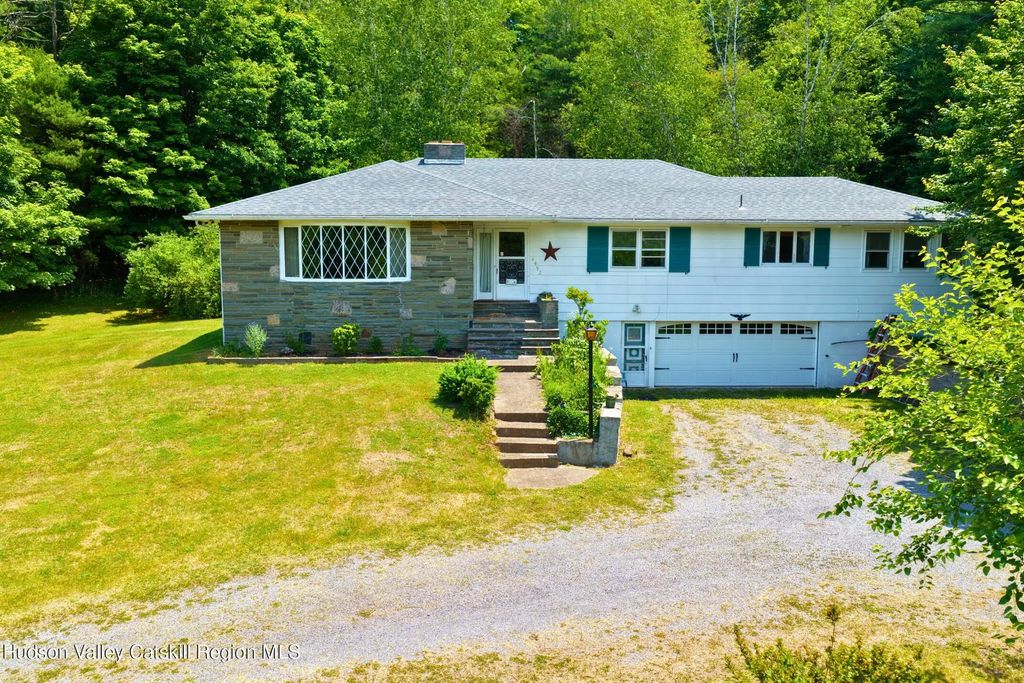 4492 New York 32, Catskill