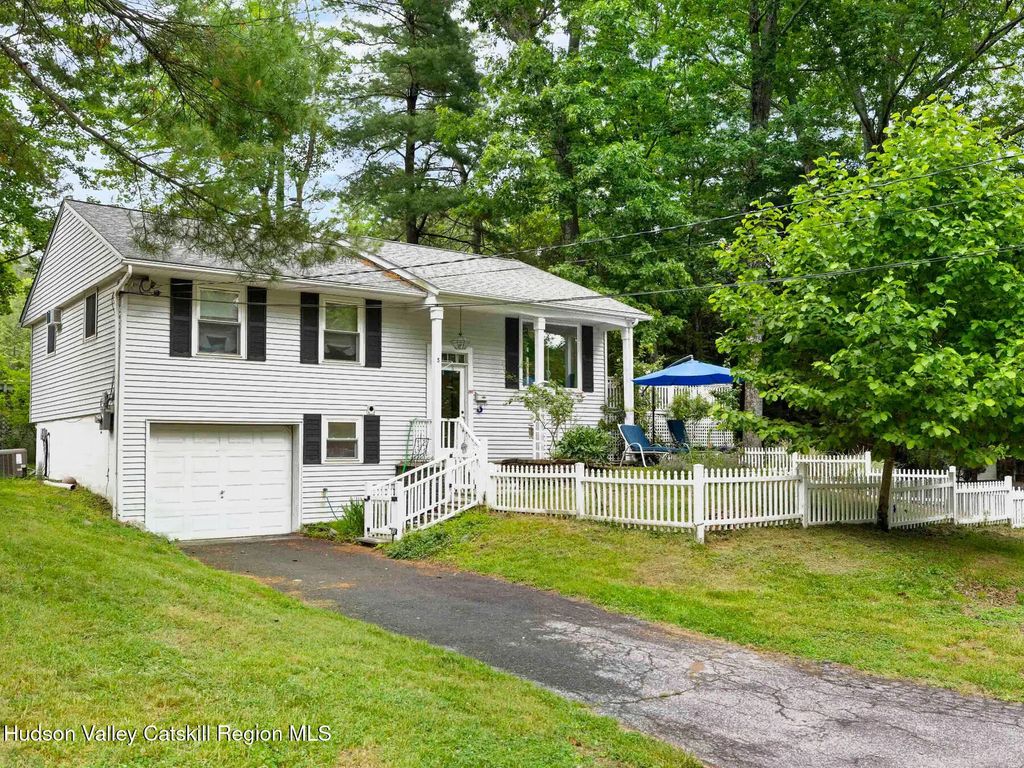 5 Streamside Terrace, Woodstock