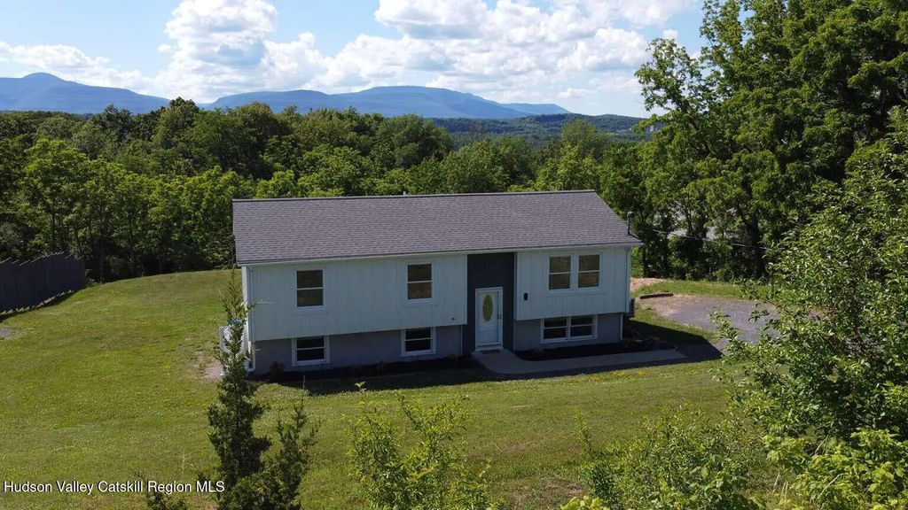 1316 Woods Road, Germantown