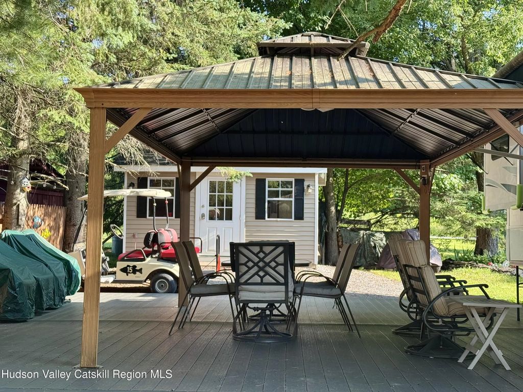 783 Woodstock Road, East Berne