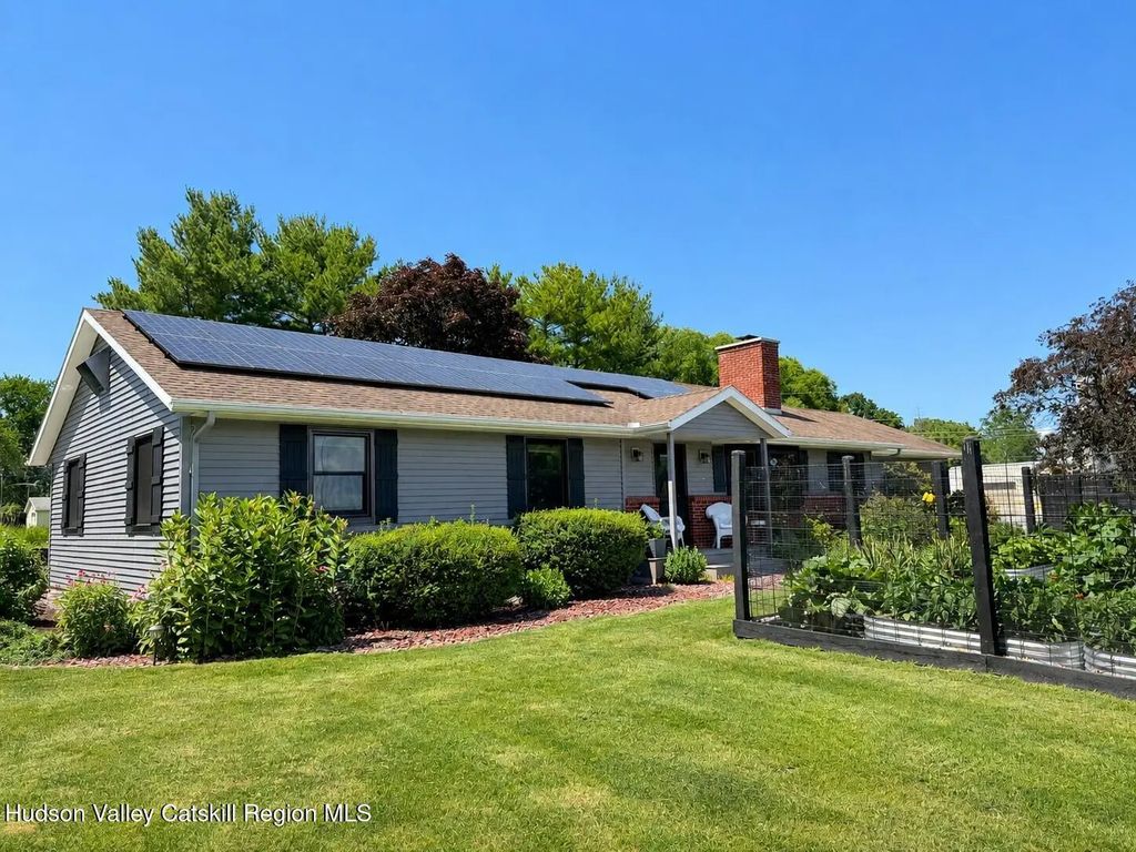 29 Hickory Lane, Hudson