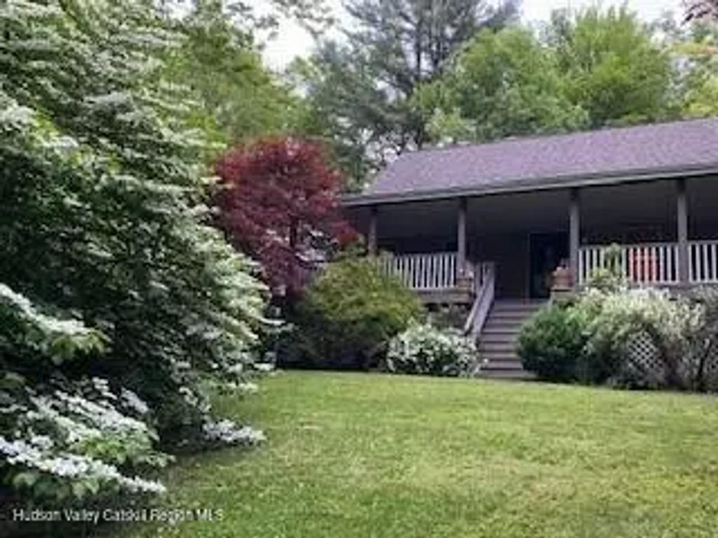 417 Overlook Drive, Hillsdale