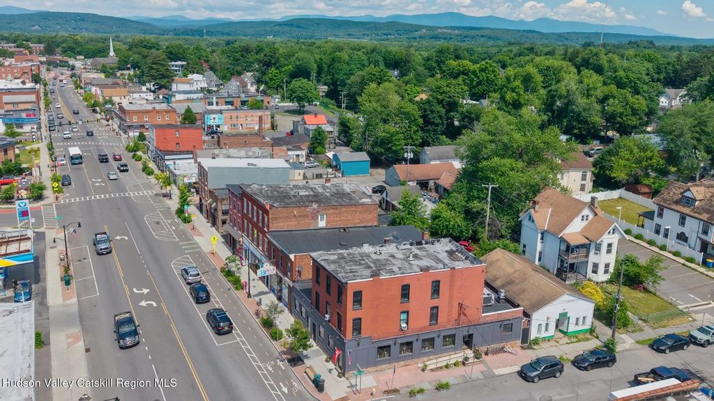 666 Broadway, Kingston
