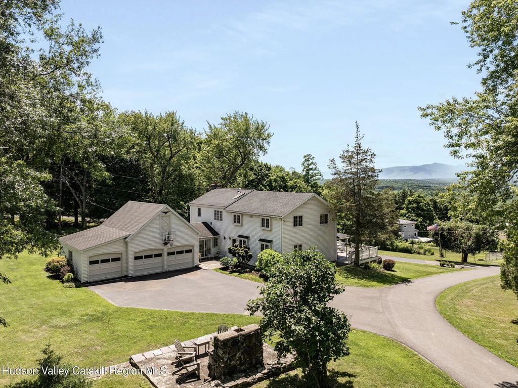 16 Carriage House Road, Catskill
