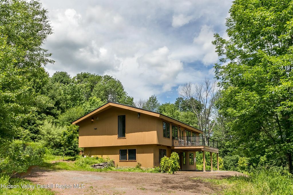 122 Eagle Lane, Stamford