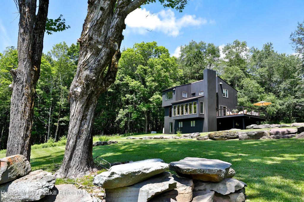 127 Stonewall Drive, Bovina Center