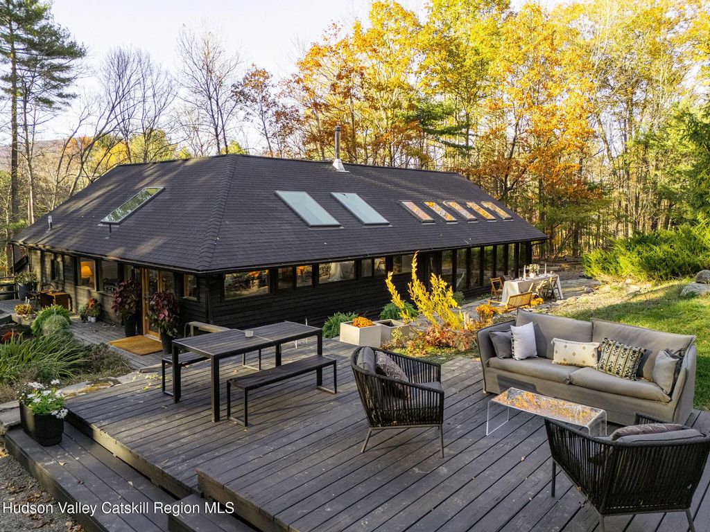 77 Lower Sahler Mill Road, Olive