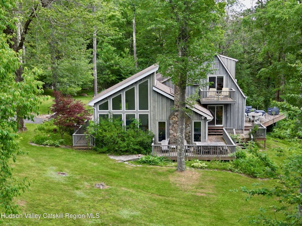 280 Elk Point Road, Livingston Manor