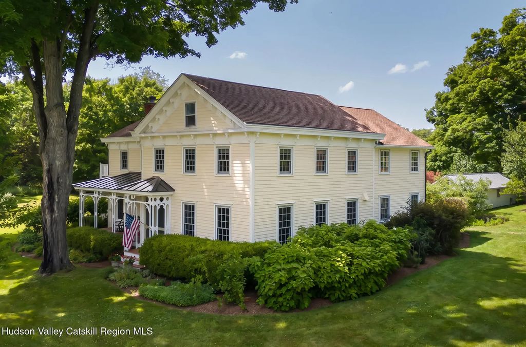 205 Bells Pond Road, Hudson
