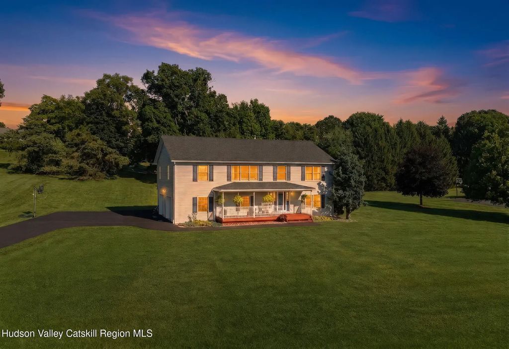 3 Mill Pond Road, Marlboro
