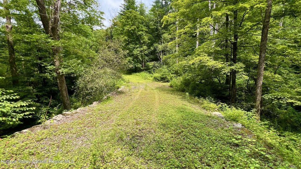 120 Dugway Road, Hillsdale