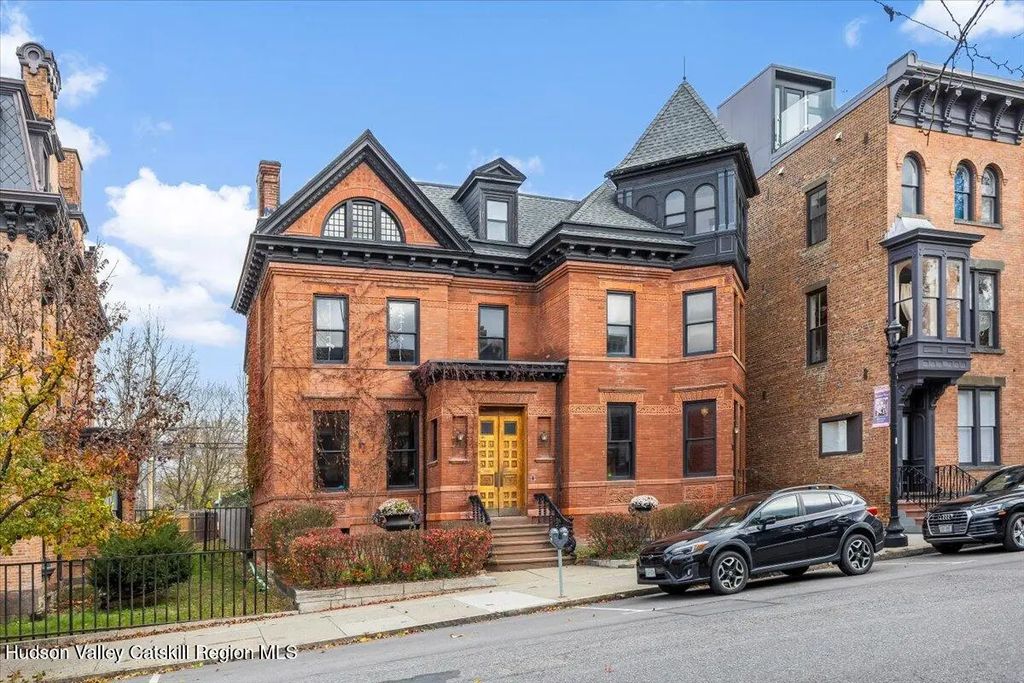 420 Warren Street 1l, Hudson