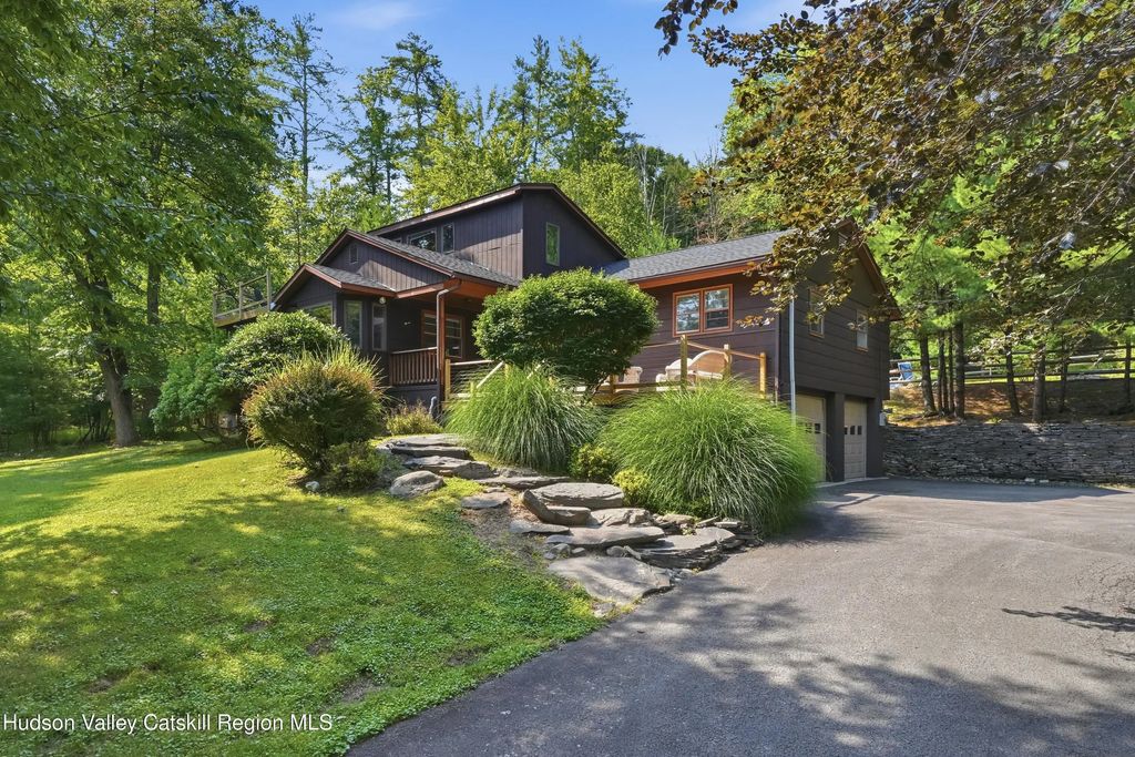15 Upper West Ohayo Mountain Road, Woodstock