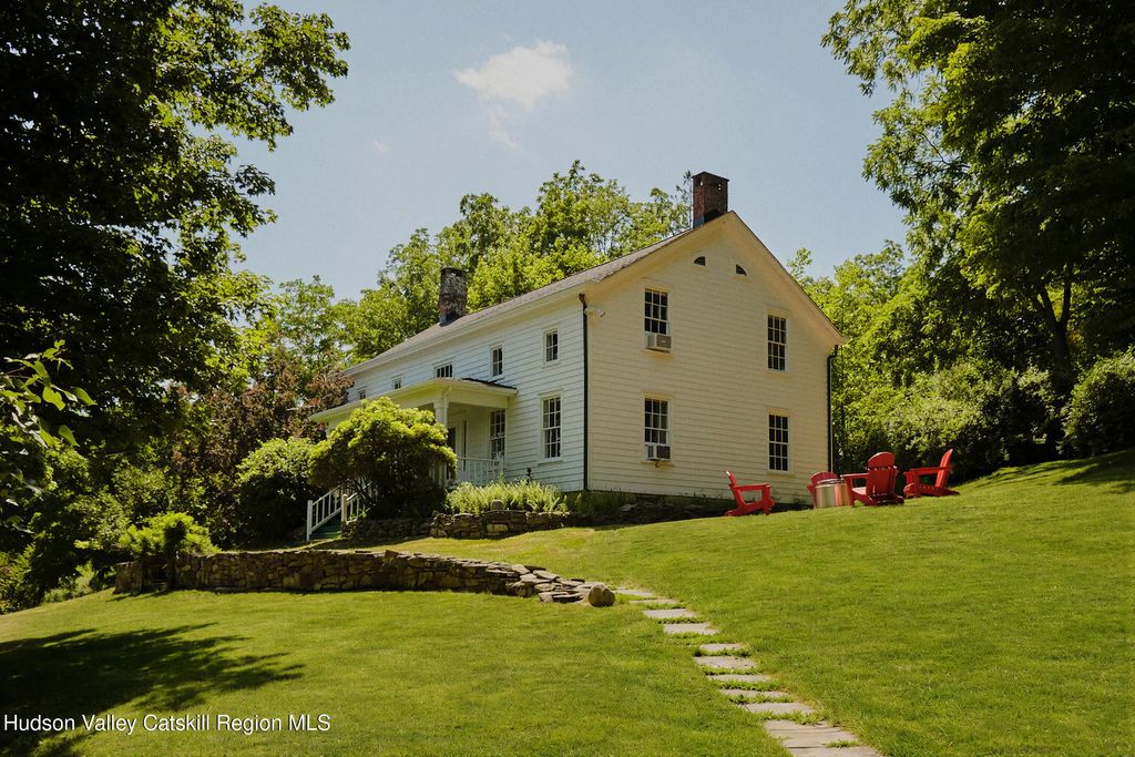 718 Mountain Road, Middletown