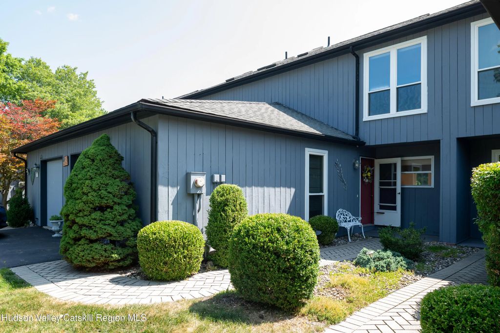 32 North Loop, Rhinebeck