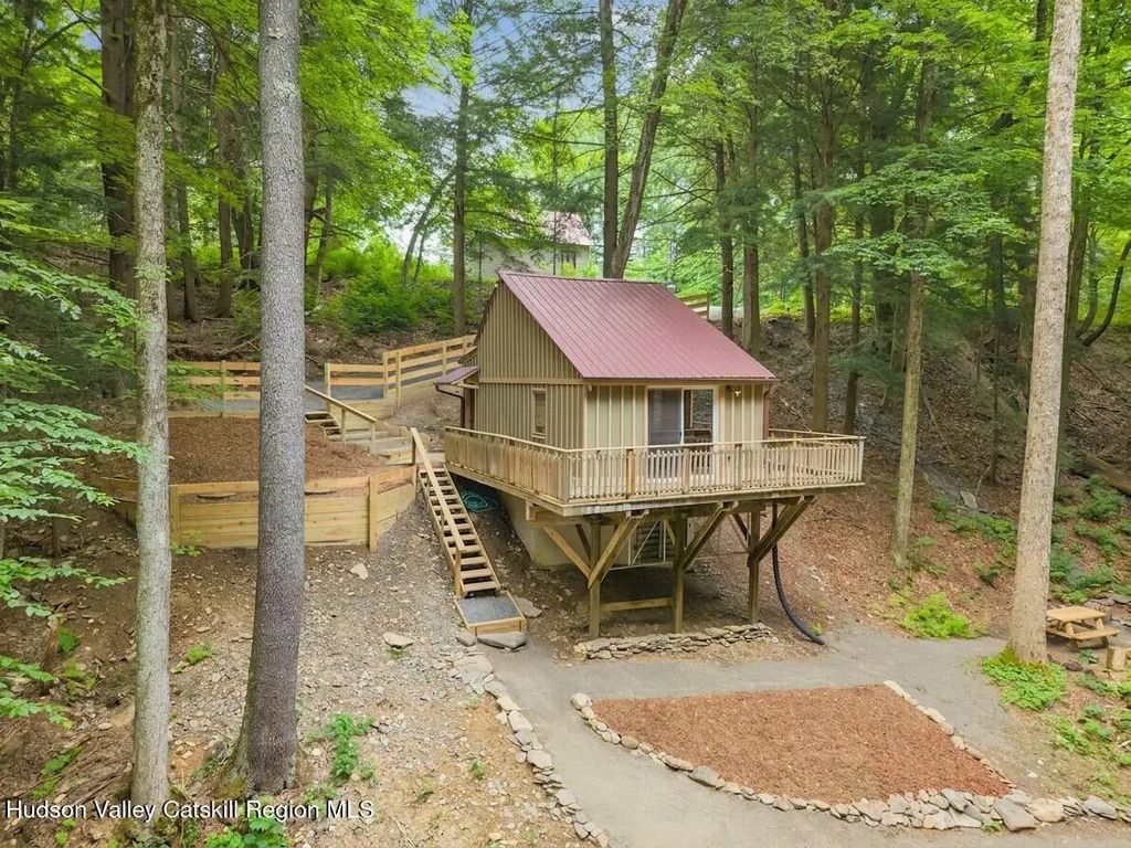 171 Strong Hill Road, Westford