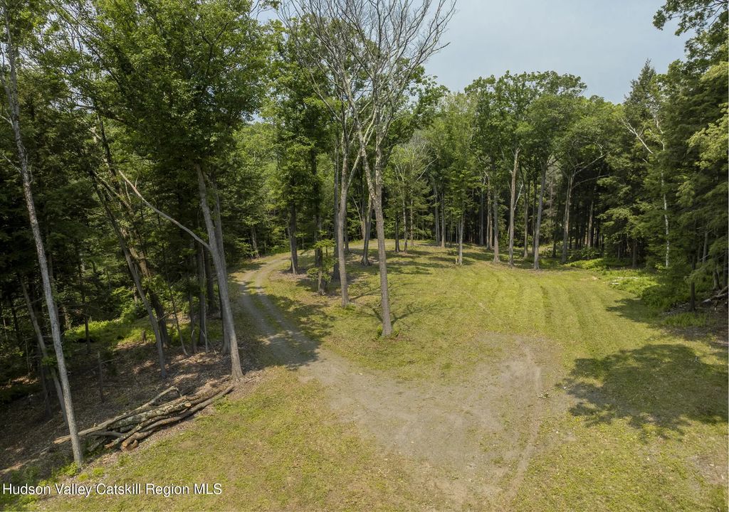 276 E Hill Road, Austerlitz