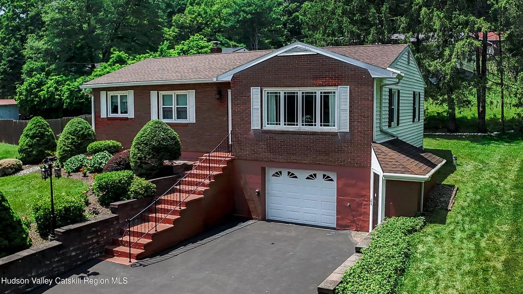 25 White Birch Lane, West Coxsackie