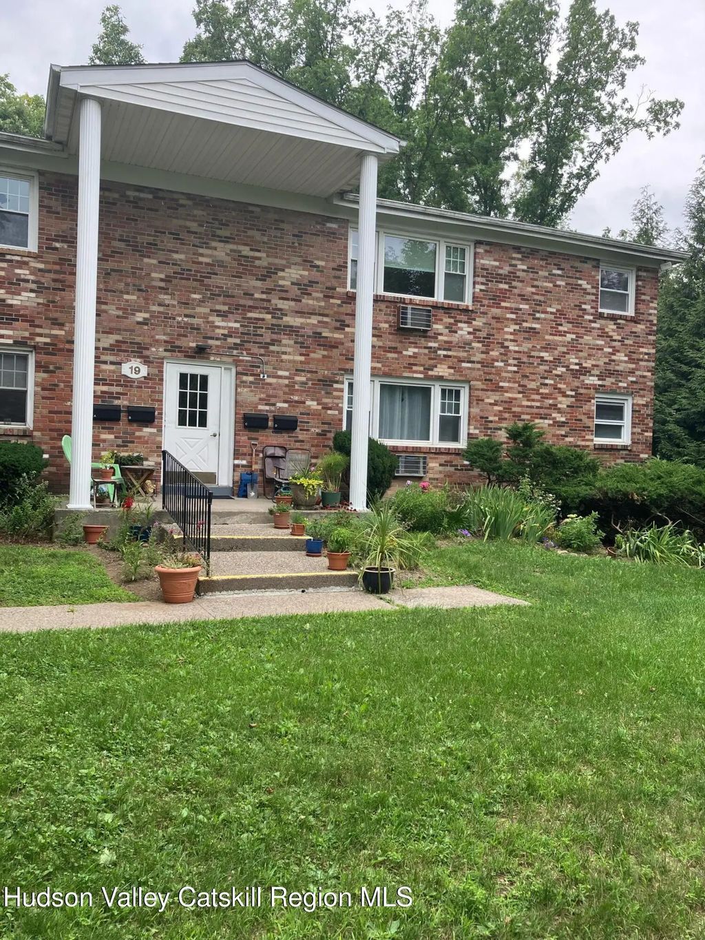 136 N Chestnut Street 19a, New Paltz