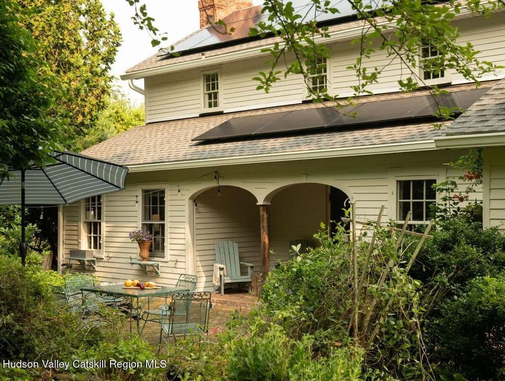 210 Bate Road, Craryville