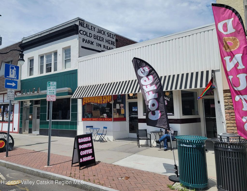 582 Broadway, Kingston