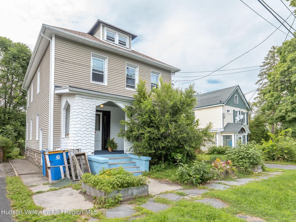 121 Pine Grove Avenue, Kingston
