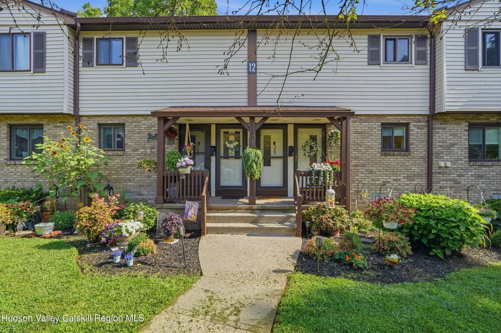 267 Village Court, Kingston