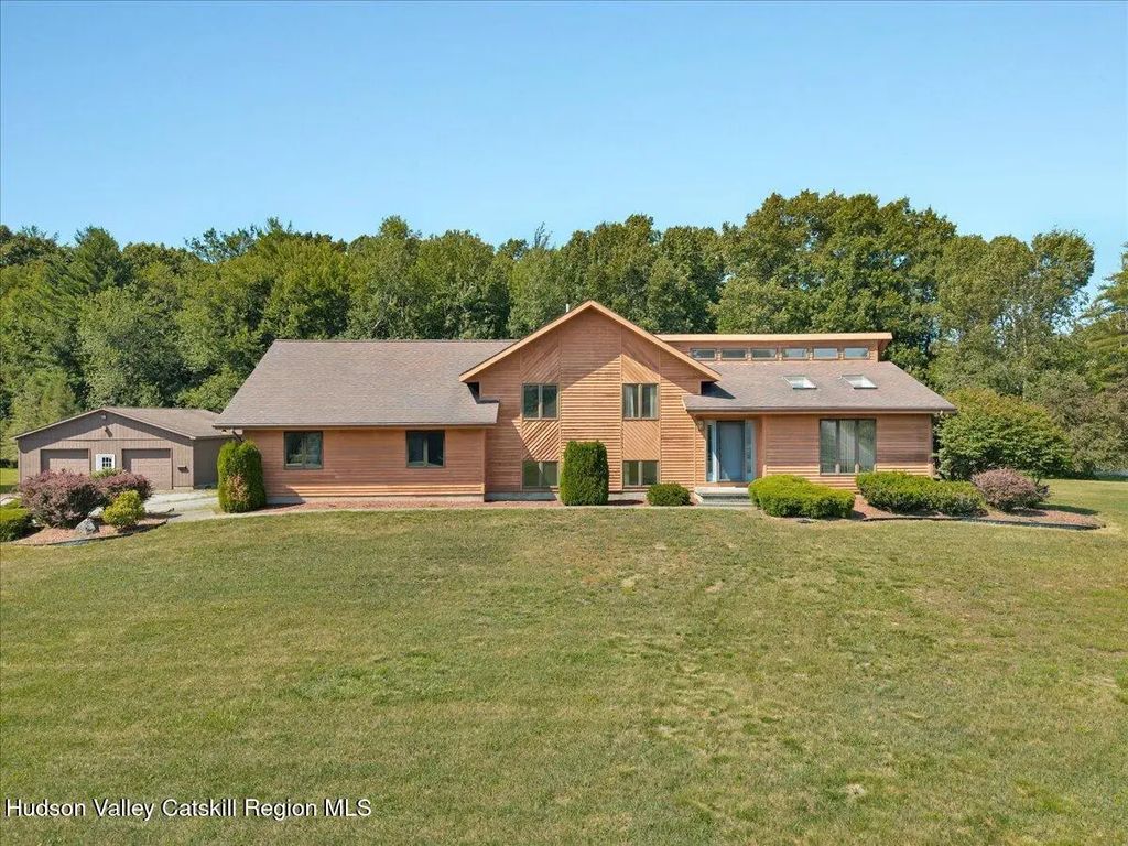 1 Joyce Road, Mechanicville