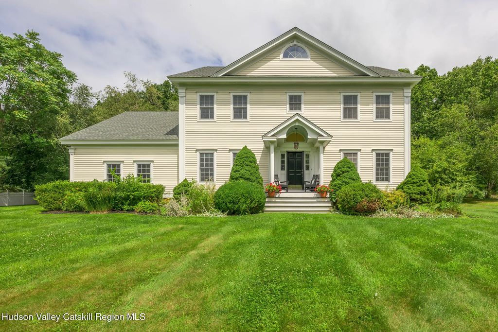 19 Presidential Drive, Kinderhook