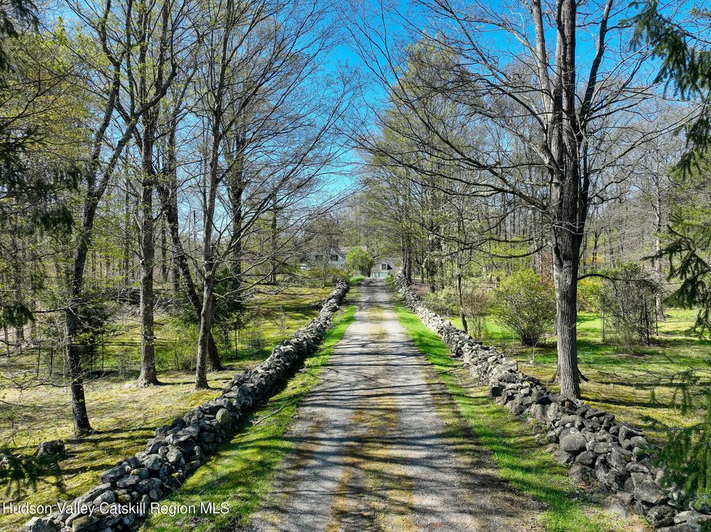 100 Shivertown Road, New Paltz