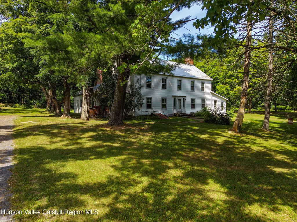 638 Hillcrest Road, New Baltimore