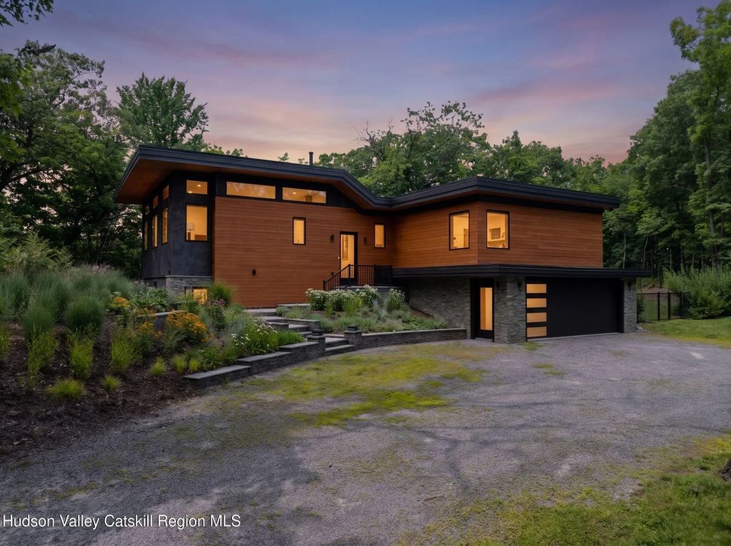 150 Round Top Road, Germantown