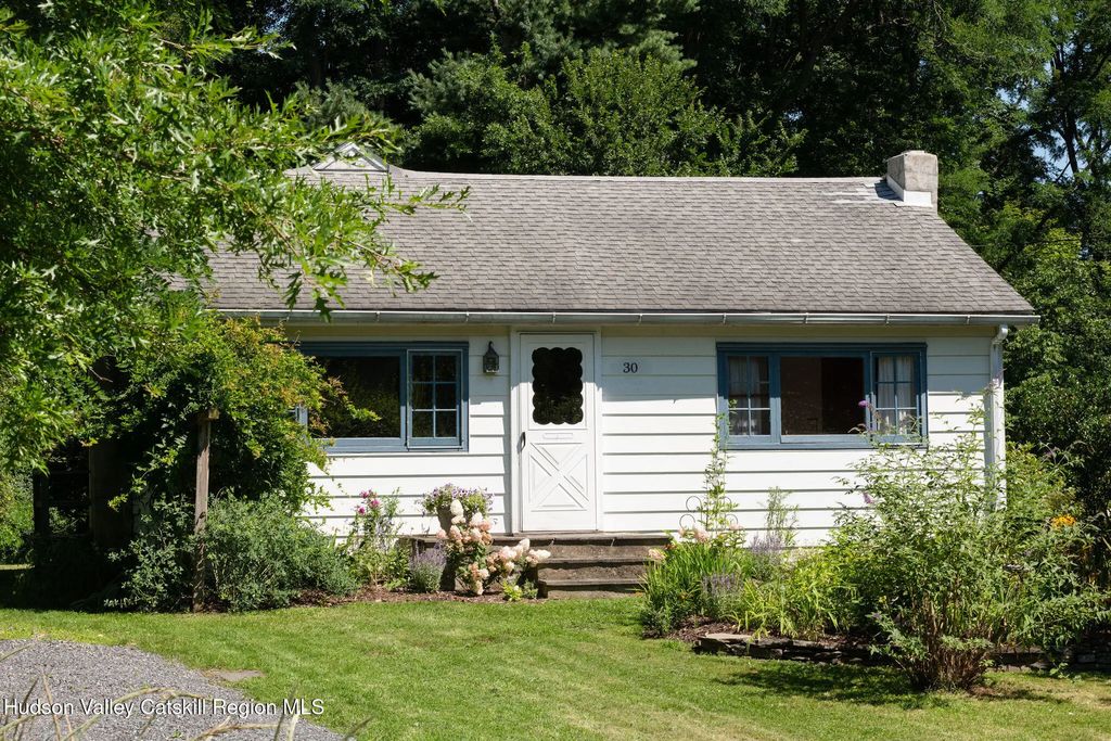 30 Locust Grove Road, Rhinebeck