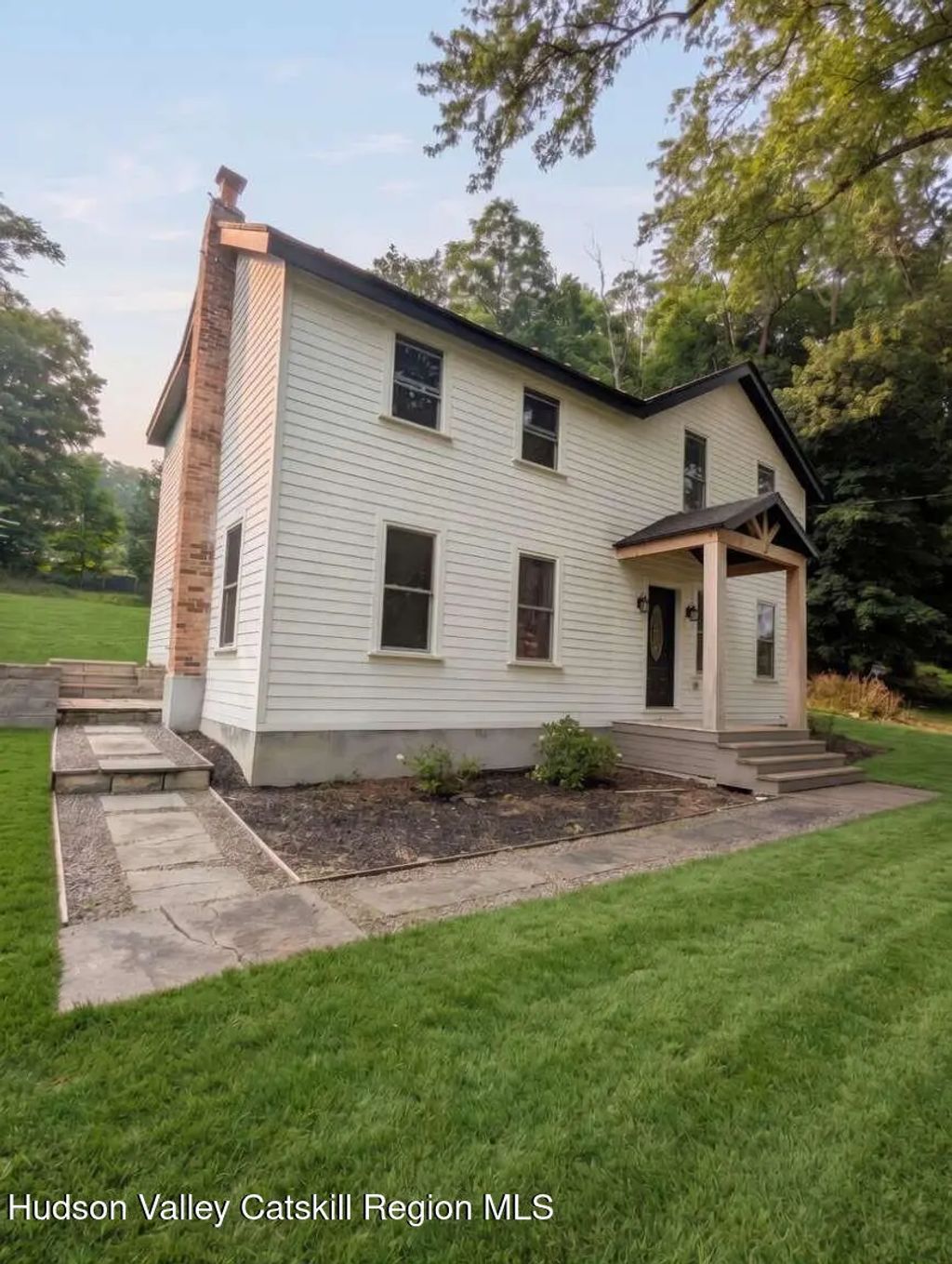 7 Mellenville Square, Claverack