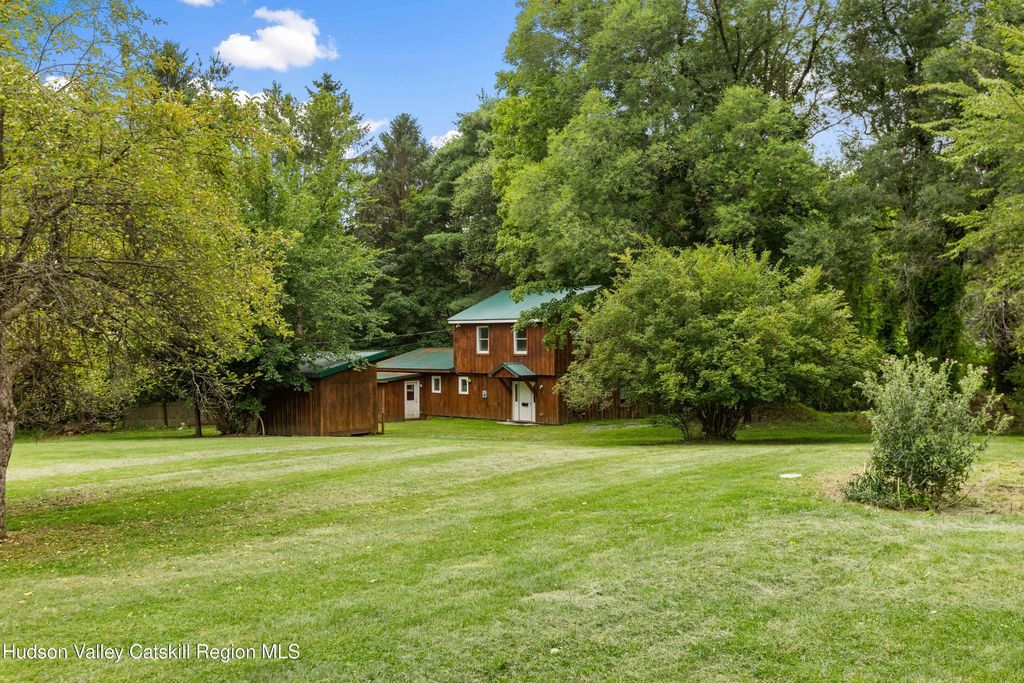 9165 New York 22, Copake